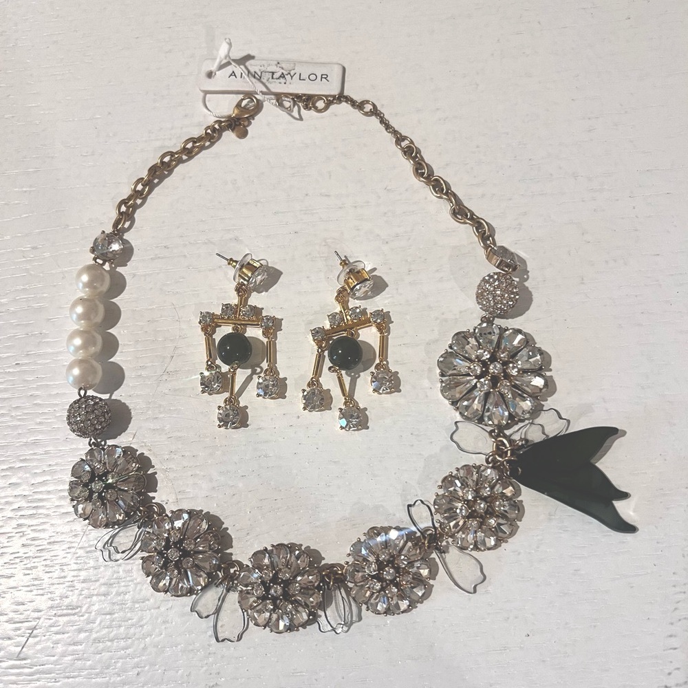 (NWT) Ann Taylor statement necklace and earrings set (new with tag & bag)